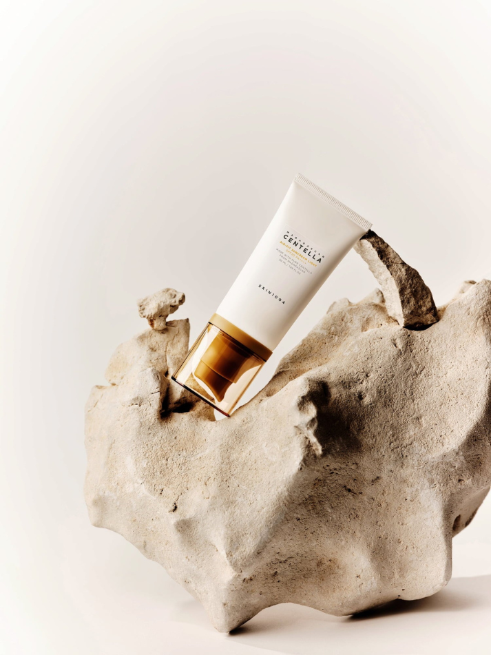 SKIN1004 Madagascar Centella Air-fit Sunscream Light, ACTION