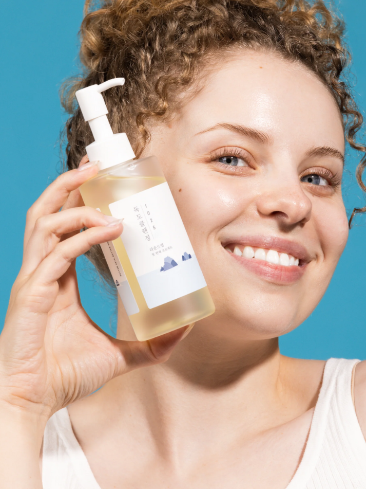 Round Lab 1025 Dokdo Cleansing Oil, model