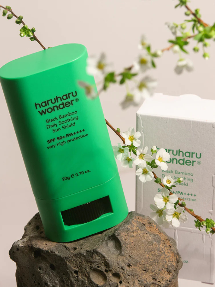 Haruharu wonder Black Bamboo Daily Soothing Sun Shield, action