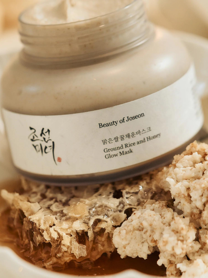 Beauty of Joseon Ground Rice and Honey Glow mask, action